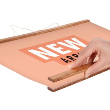 Wooden poster hanger with magnetic clamp action 