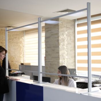 Modular counter protection screen system