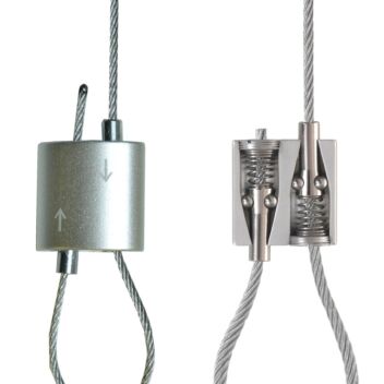 Gripper mechanism secures wire rope